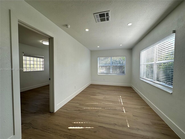 Photo - 3331 SW 15th Ave