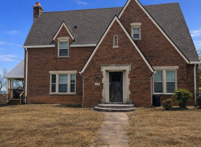 Building Photo - 1606 Laurel Ave