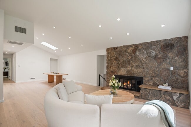 Photo - 1220 Alta Vista St