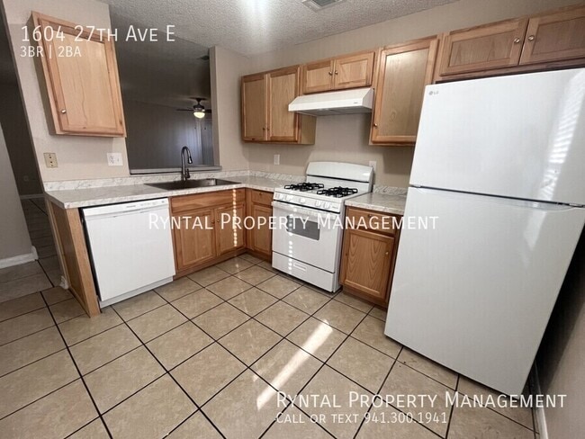 Photo - 1604 27th Ave E