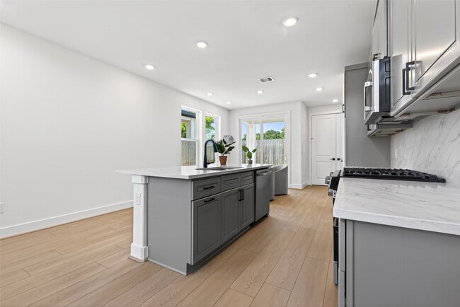 Photo - 702 Sonfield Dr