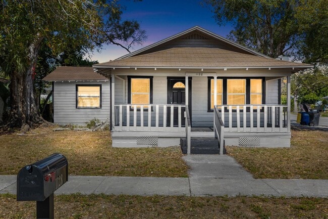 Building Photo - 1128 Belleair Rd Unit Home