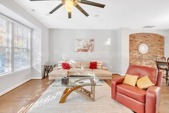 Photo - 4951 Old Main St