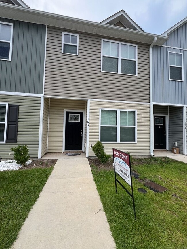 Building Photo - Townhome in Holly Ridge!!