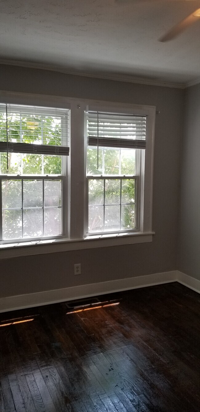 Photo - 706 Moreland Ave SE