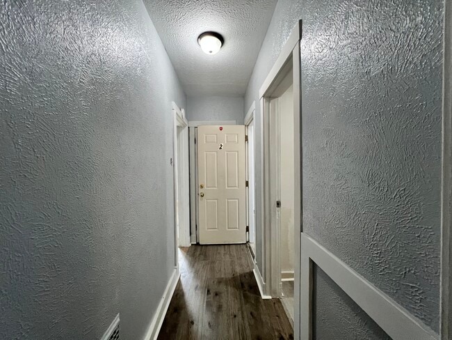 Hallway - 1413 Margaret St Unit 2