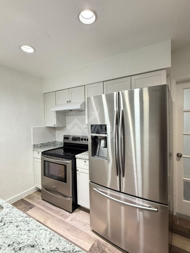 Photo - 217 Avenue E