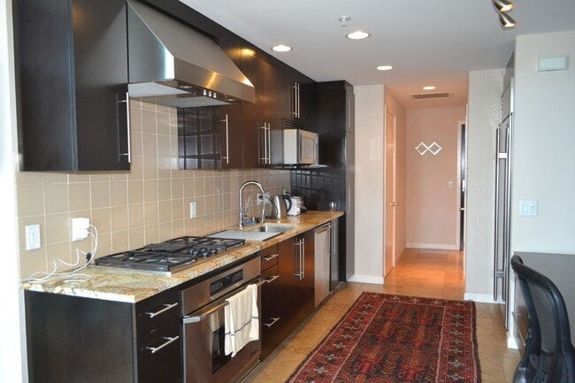 Building Photo - Modern 6th-Floor Studio Loft – Sapphire To... Unit 603
