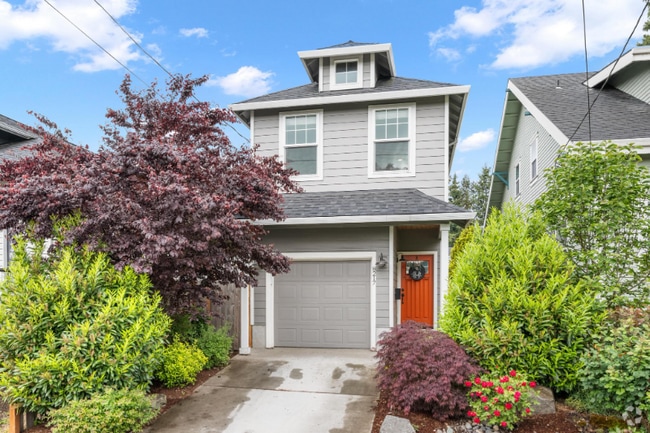Building Photo - 8217 N Fiske Ave Rental