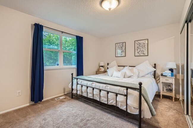 Photo - Beautiful 5 BDR Louisville Home/ Private Backyard