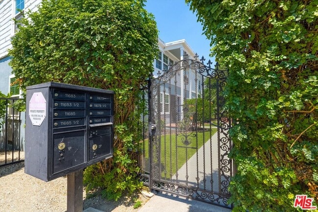 Photo - 11683 Chandler Blvd