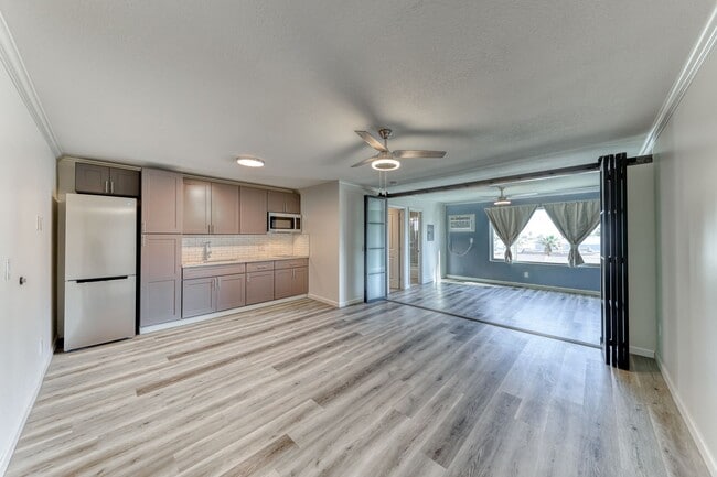 Building Photo - FREMONT MANOR Unit 22