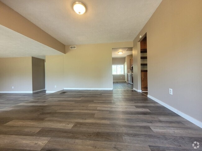 Building Photo - 802 E 15th St Rental