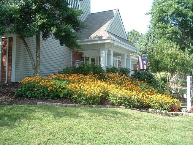 Clubhouse Exterior - Cross Creek Apartments