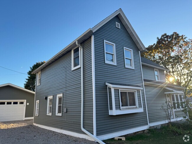 Building Photo - Newly Renovated Port Washington Duplex wit... Rental