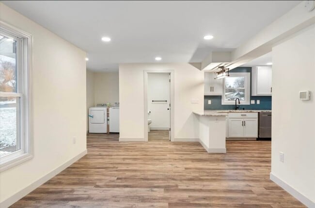 Photo - 504 W Broadway St