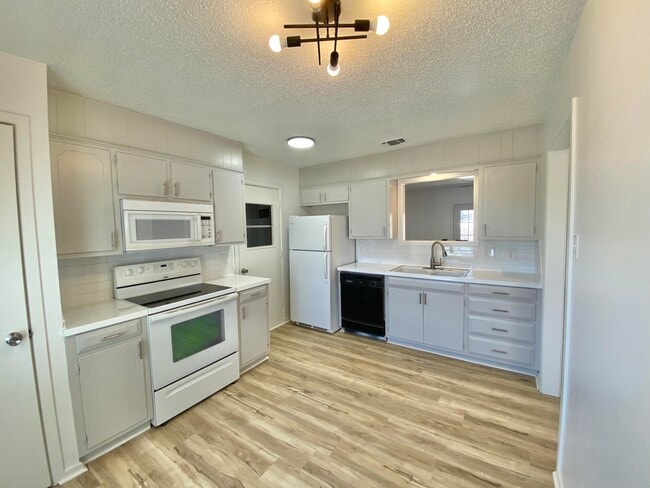 Photo - 2128 74th St