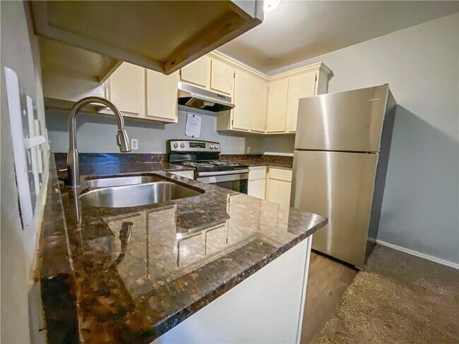 Photo - 944 N Storer Ave Unit 6