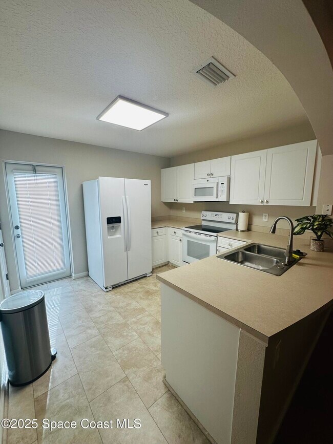 Photo - 890 Luminary Cir