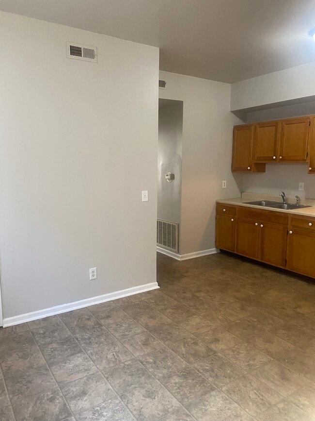 Photo - 6030A Etzel Avenue