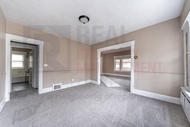 121 Logan St Unit Lower Unit