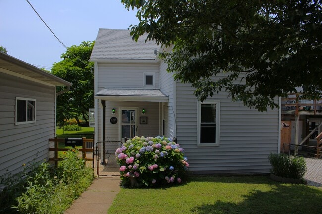 Front view - 6318 W Park Ave Townhome
