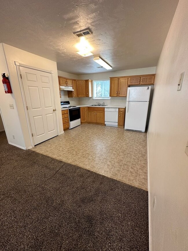 Building Photo - 125 S 4th W Unit #3