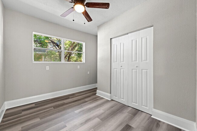 Photo - 1010 E Lake Ave