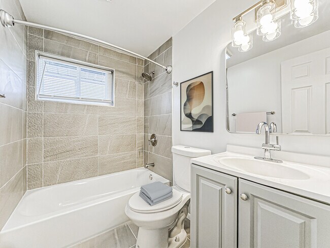 Bathroom - Hamilton Court Apartments