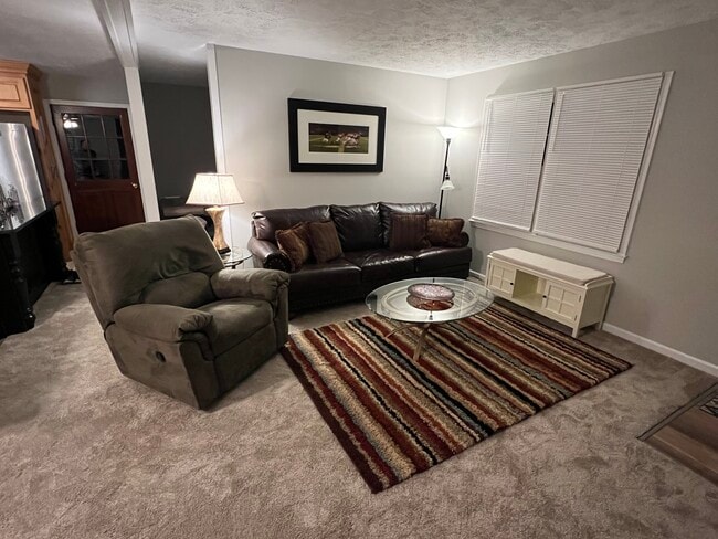 Photo - 810 Jefferson River Rd