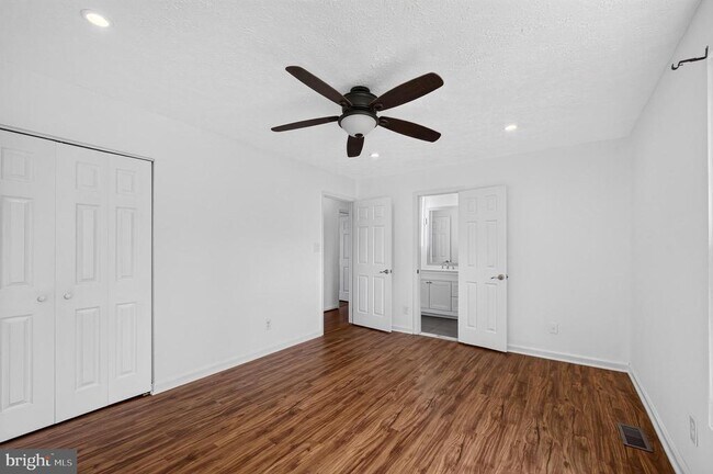 Photo - 13296 Hollinger Ave