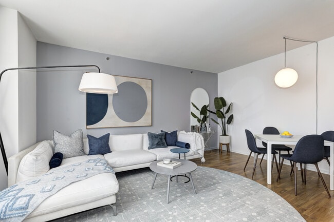 Photo - Hudson Square South