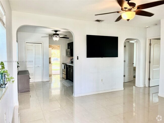 Building Photo - 3135 SW 64th Ave Rental