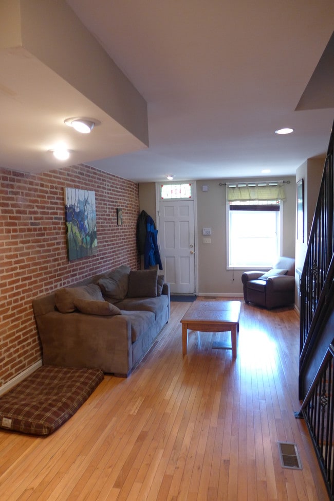 512 S Montford Ave