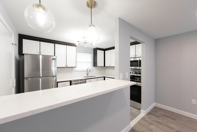 FULLY RENOVATED 2BR UNIT!! - Sunset Rock Apartments