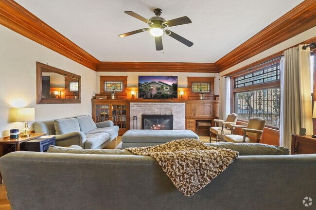 Building Photo - My 2 Bedroom Lovely Single family Home is ...