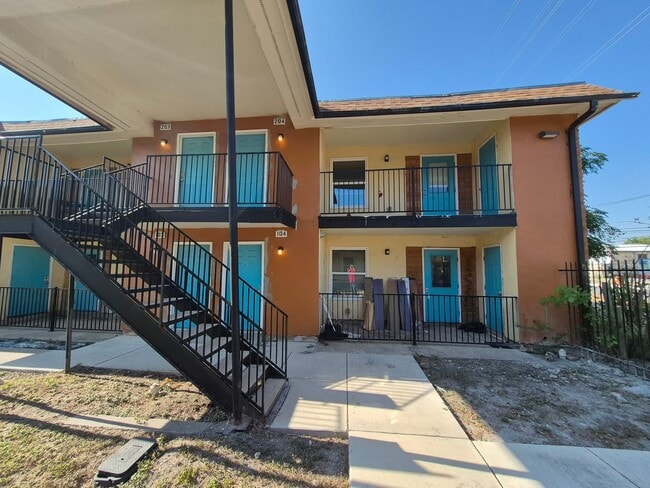 Building Photo - 3718 Pleasanton Rd