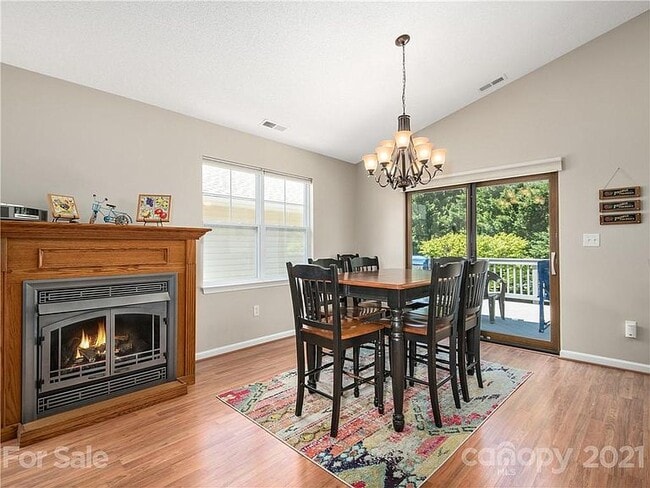 Dining - 50 Clear Creekside Dr
