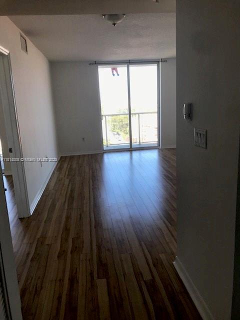 Photo - 900 SW 8th St Unidad 806 Rental