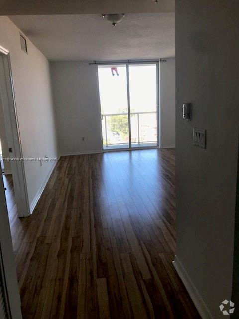 Building Photo - 900 SW 8th St Unit 806 Rental