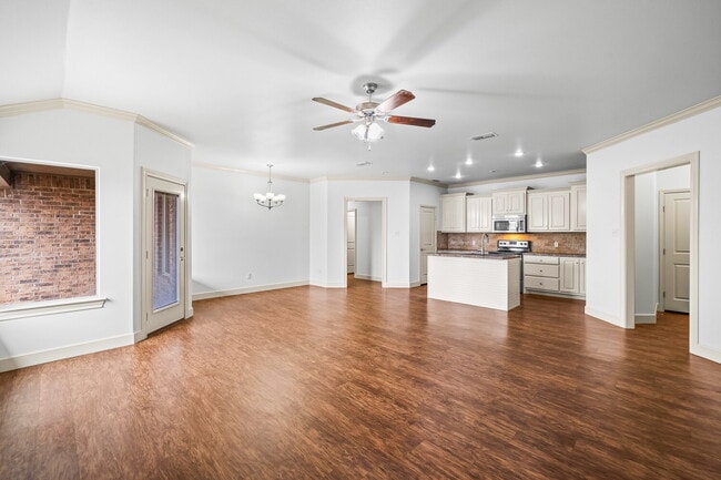 Photo - Beautifully Updated 3-Bed, 2-Bath, 2-Car Garage Duplex in Prime Lubbock Location! Unidad B