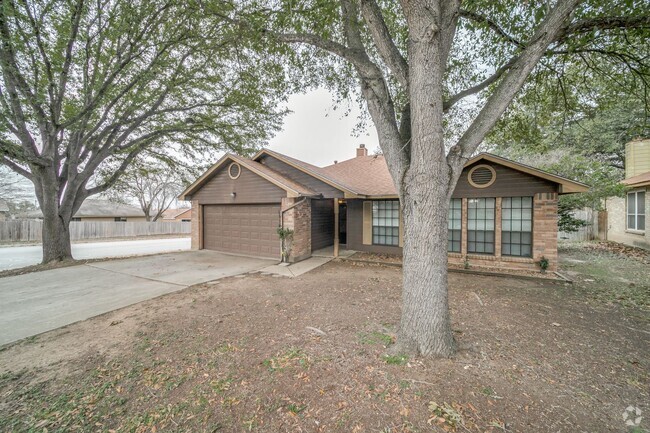 Building Photo - 3-BEDROOM HOME ON CORNER LOT IN WOODCREST