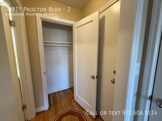 Photo - 38919 Proctor Blvd Unidad 2