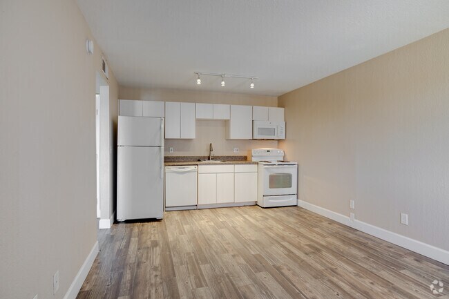 1BR, 1BA - 500SF