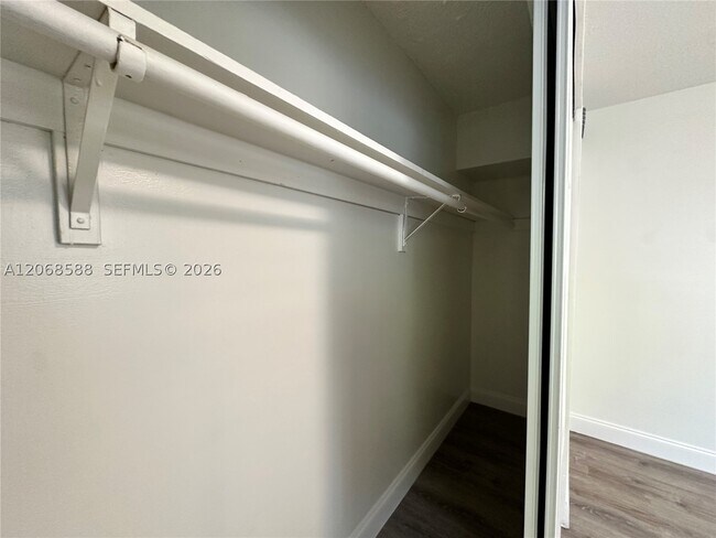 Building Photo - 2500 Johnson St Unit 6