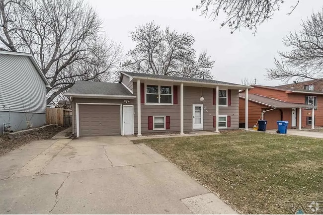 Building Photo - 204 N Fanelle Ave Rental