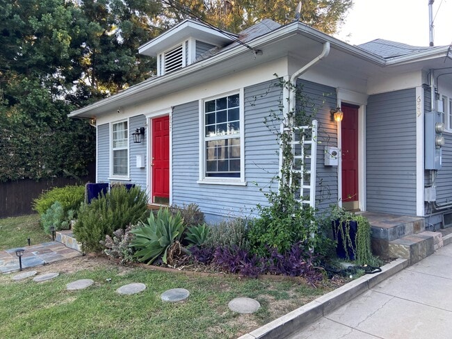 Building Photo - 607 N Garfield Ave Unit Townhome