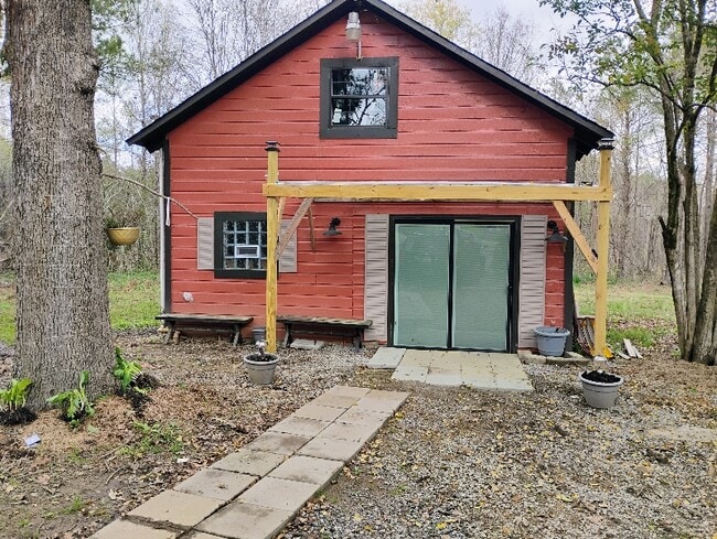 Building Photo - 1501 Hooks Lake Rd Rental