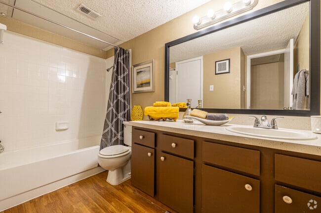 1BR, 1BA - 703SF - Bathroom