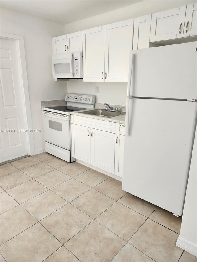 Building Photo - 726 21st St Unit 3